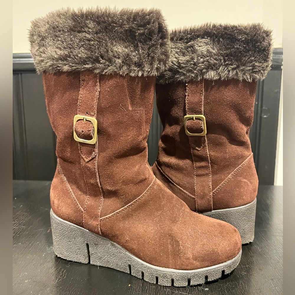 Fur brown boots